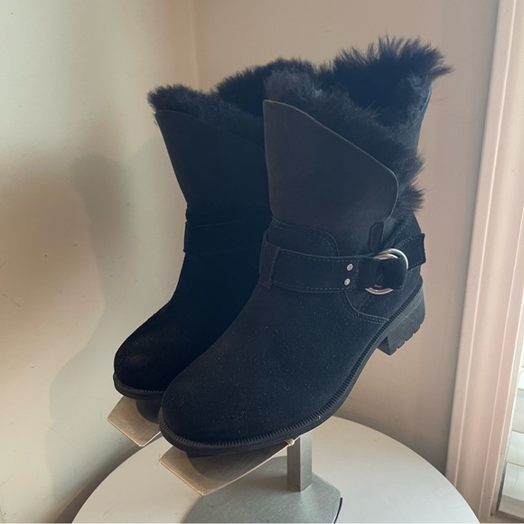 UGG Bodie Women’s Waterproof Snow Boots Black Suede 1103569-BLK NEW SIZE 7 - Picture 1 of 9